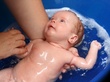 bebê no banho